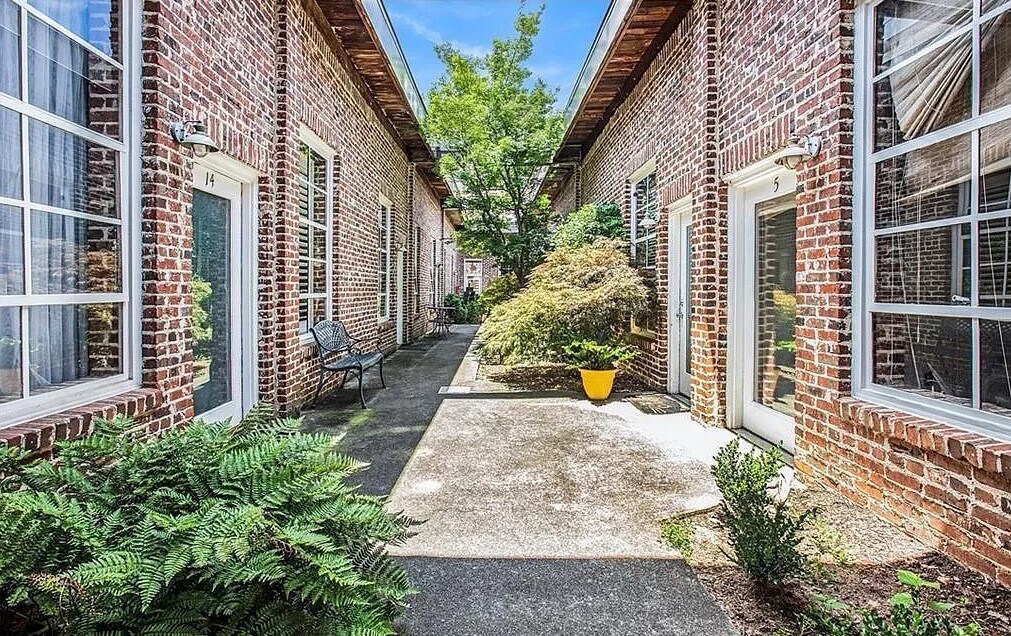 Community courtyard. - 320 M L K Jr Dr SE