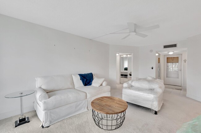 Building Photo - 3590 Via Poinciana