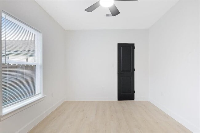 Building Photo - 6609 Avenue Q