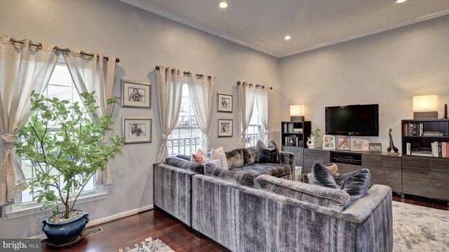 Building Photo - 44072 Florence Terrace