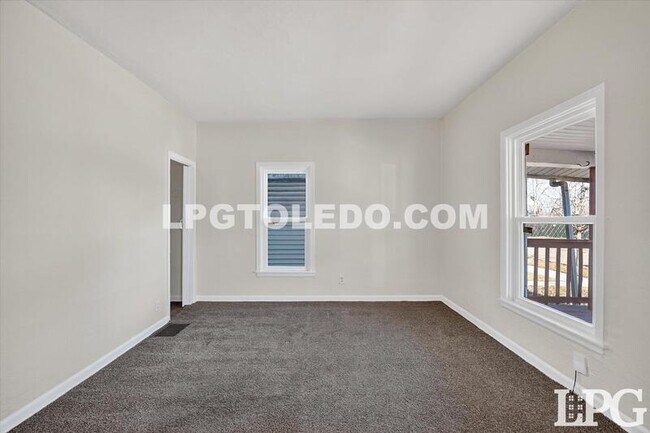 Building Photo - 1434 Kedron St