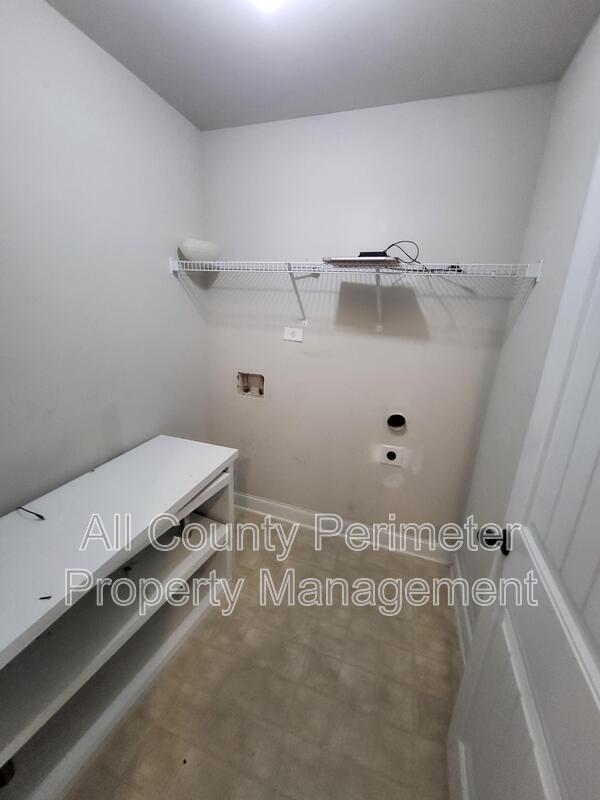 Building Photo - 3748 Sycamore Bend