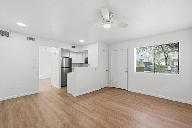 Building Photo - 317 N Vine Ave