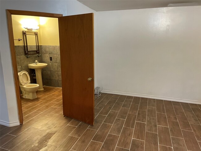 Building Photo - 5122 Jackwood St