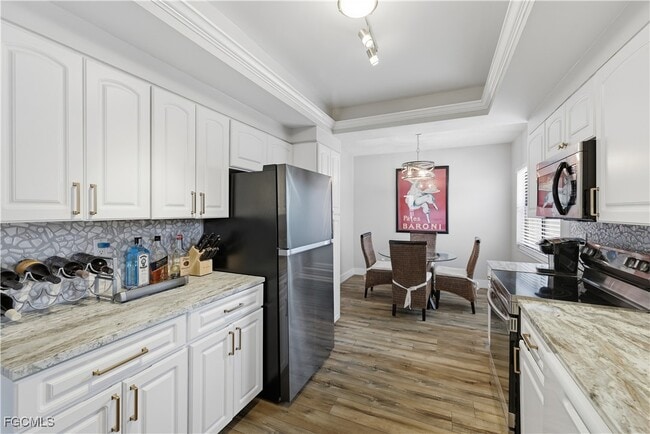 Building Photo - 1925 Clifford St