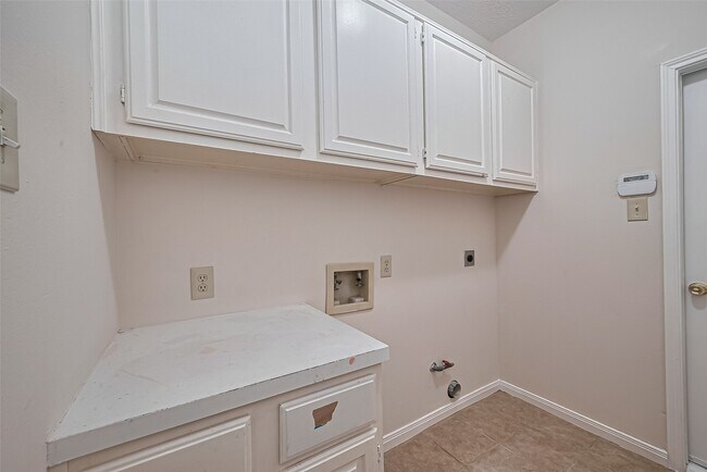 Building Photo - 1327 W Forest Dr