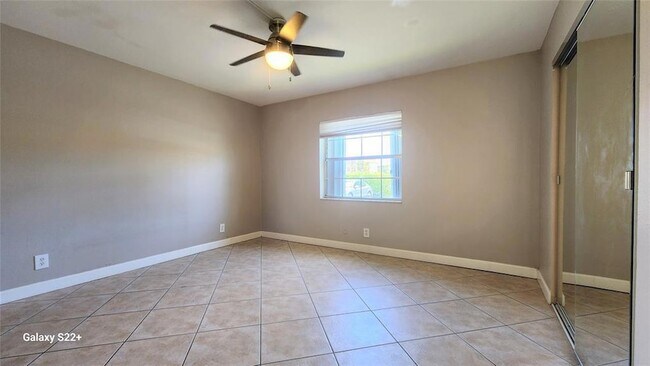 Building Photo - 555 SE 8th St