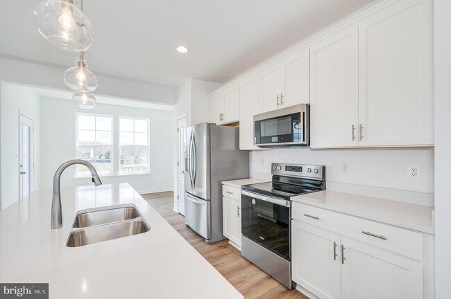 Building Photo - 301 Hillsdale Pl