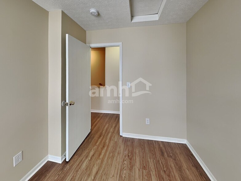 Building Photo - 2268 Maribeth Pl