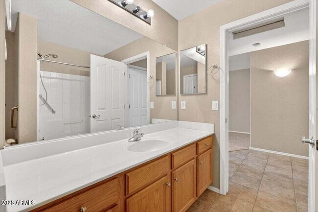 Building Photo - 42059 W Cheyenne Dr