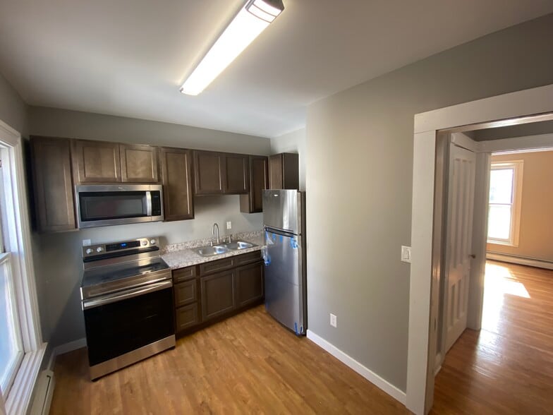 Building Photo - 415 Rutger St