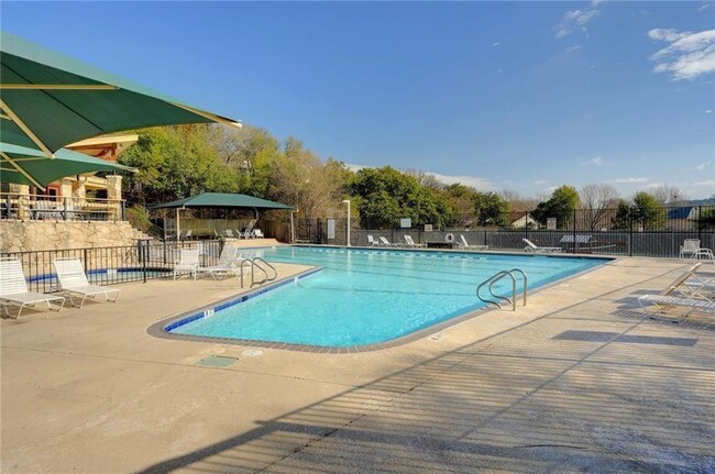 Building Photo - 7211 Lakewood Dr