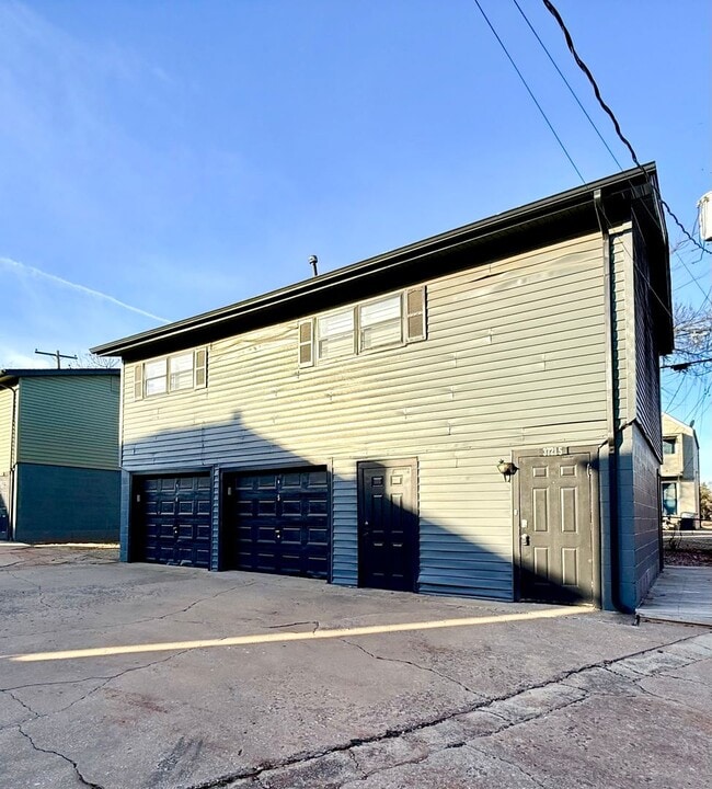 Building Photo - Updated 2BD 1BA Apartment in Historic Crown Heights!!