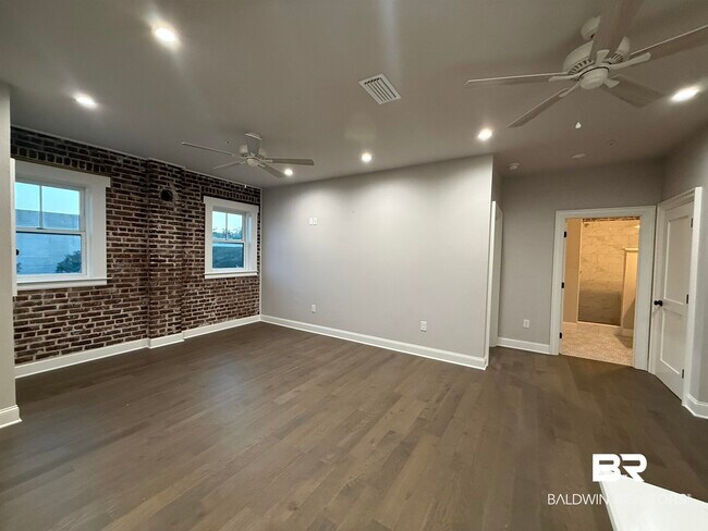 Building Photo - 102 N Alston St