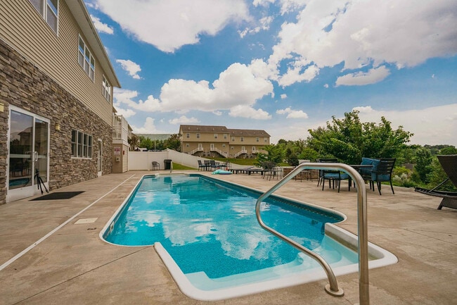 Building Photo - The Villas at Happy Valley