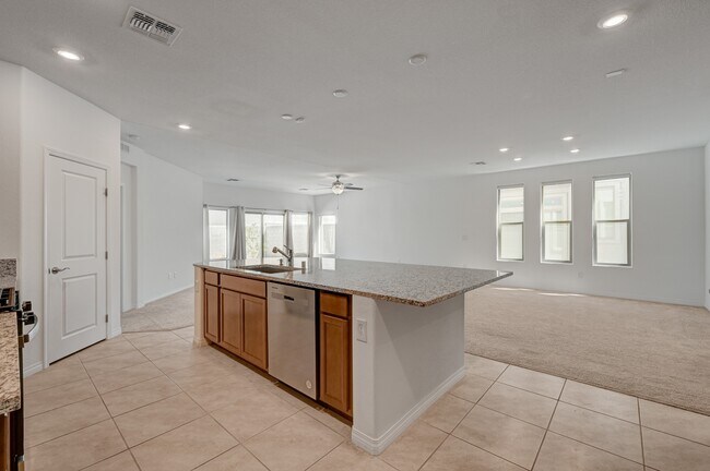 Building Photo - 630 Great River Ave