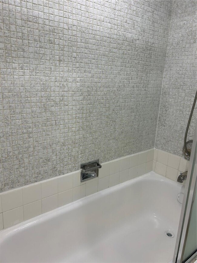 Building Photo - 16919 N Bay Rd