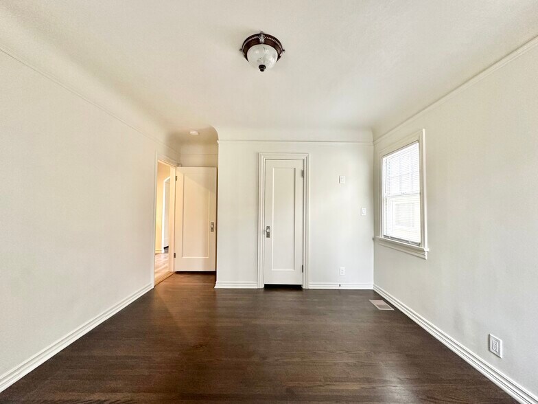 Building Photo - 211 Corona Ave