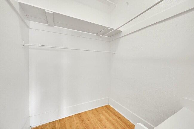 Building Photo - $3,400.00, 4 bed, 3 bed, located in Denver...