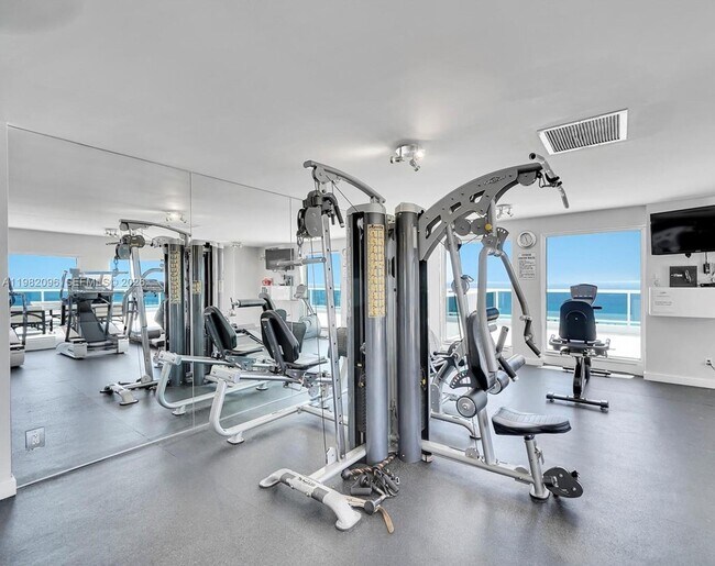 Building Photo - 2841 N Ocean Blvd