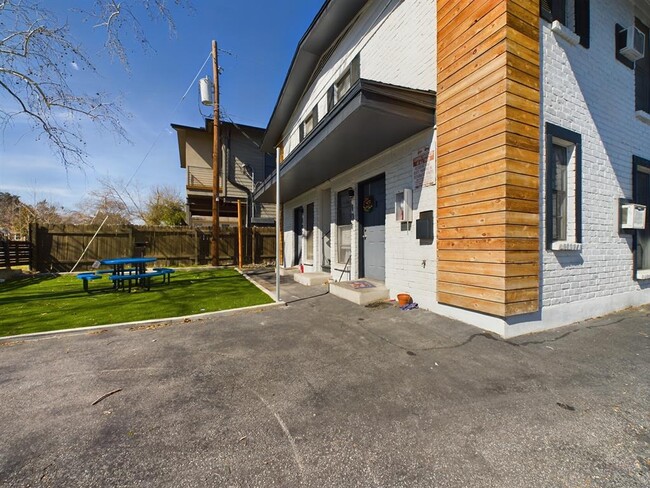 Building Photo - 5300 Guadalupe St