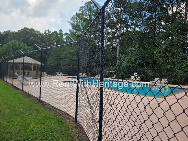Building Photo - 6322 Hillview Ln