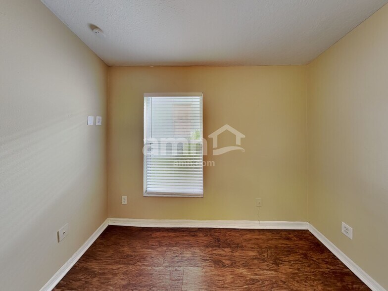 Building Photo - 2600 Deck Ave