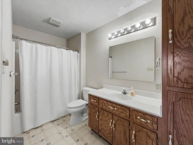 Building Photo - 330 Parkwood Dr