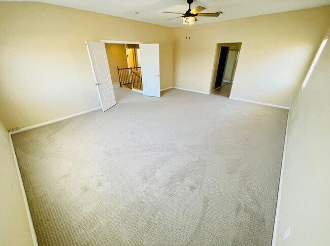 Building Photo - 2722 La Porte Ct