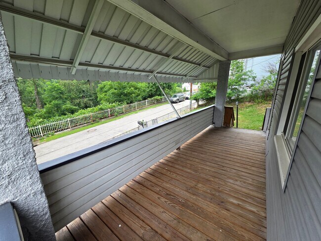 Building Photo - 313 Rinne St