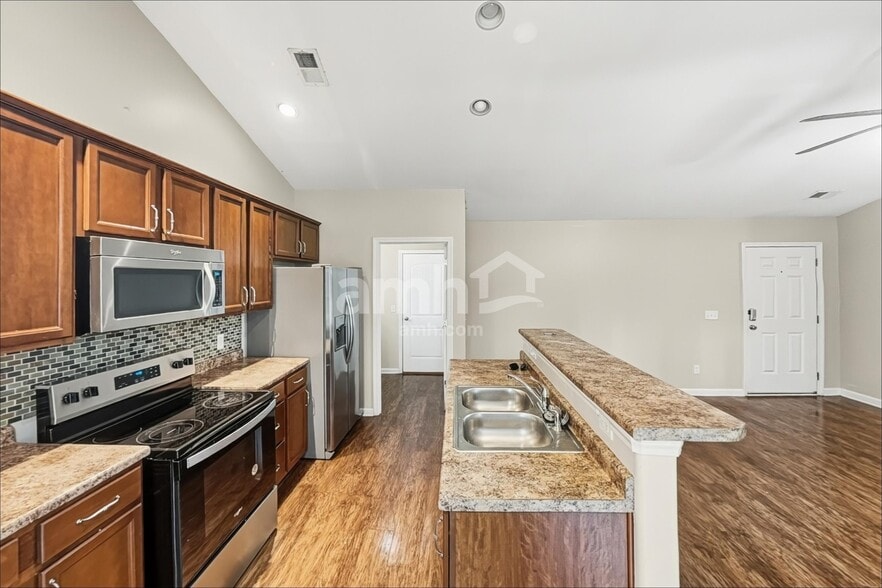 Building Photo - 298 Willow Point Cir