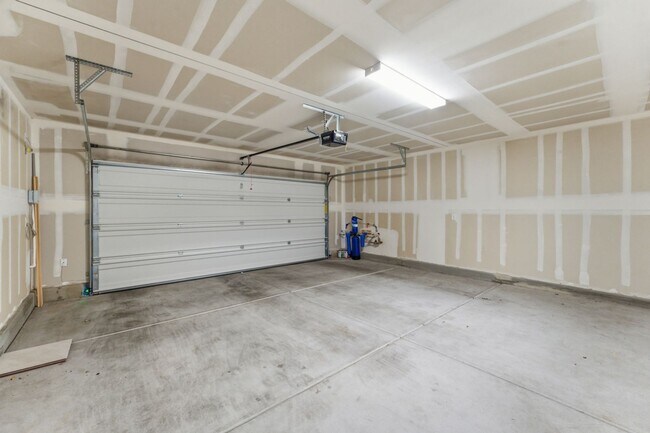 Building Photo - Three-Bedroom House For Rent!