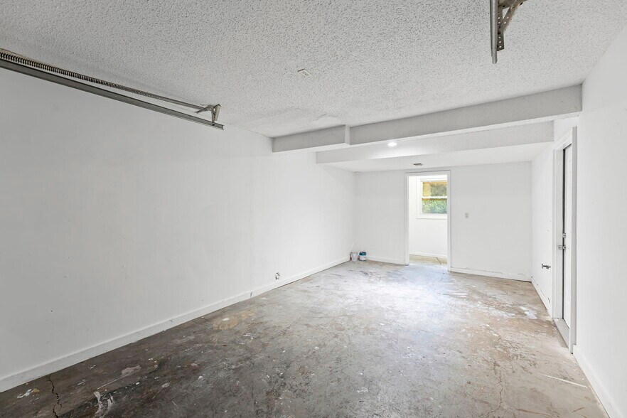 Building Photo - 226 S Ridgeview Rd