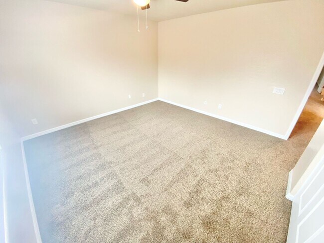 Building Photo - WONDERFUL HENDERSON HOME 3 BEDROOM / 2.5 BATH TWO STORY HOME WITH 2 CAR GARAGE