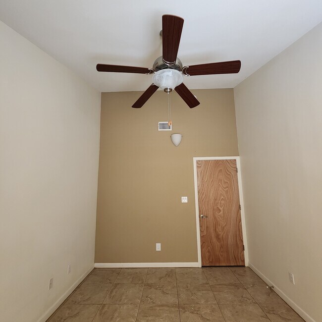 Building Photo - 1915 Lacywood