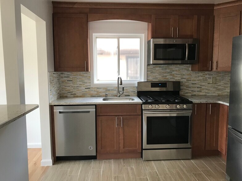 Building Photo - 25130 57th Ave