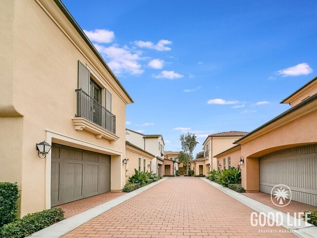 Building Photo - Stunning 3Bd/3.5Ba Home in Irvine w/Large Patio, Modern Design and 2 Master Suites!