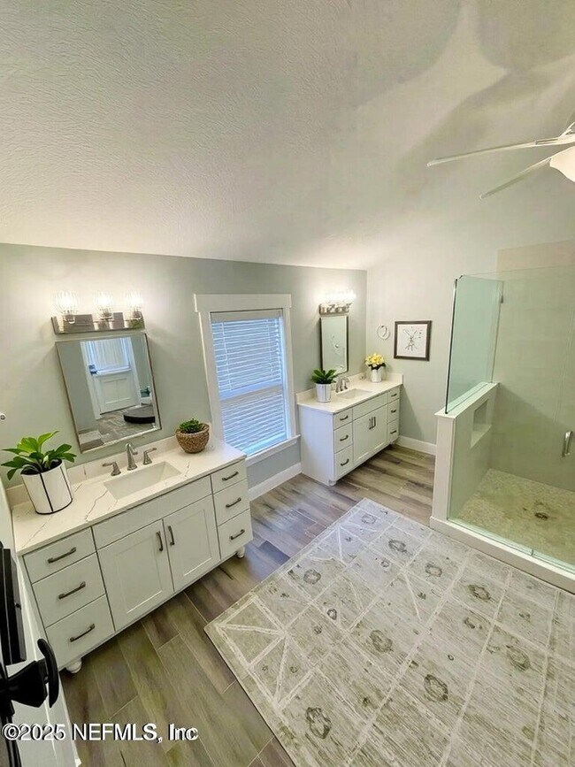 Building Photo - 5609 Hyde Park Cir