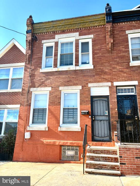 Primary Photo - 4415 Brown St