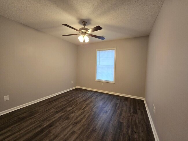 Building Photo - 810 Slidingrock Ln