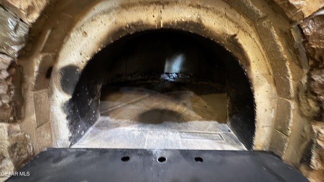 Building Photo - 7381 Black Mesa Dr