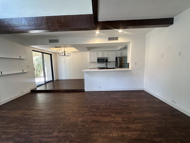 Building Photo - Point South Mountain; Located in the highly desirable Point South Mountain Community, resort styl...