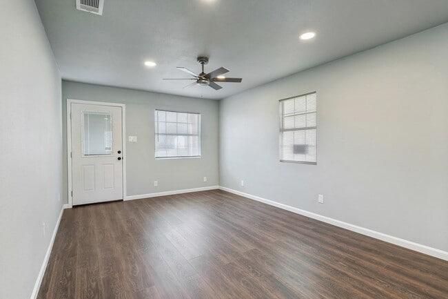 Building Photo - 208 N Coleman St