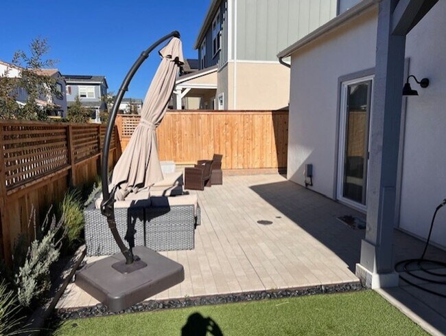 Building Photo - Stunning 3bed 2.5 Bath single family home in Avila Ranch Community