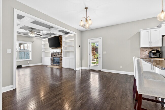 Building Photo - 104 Woodtrace Ct