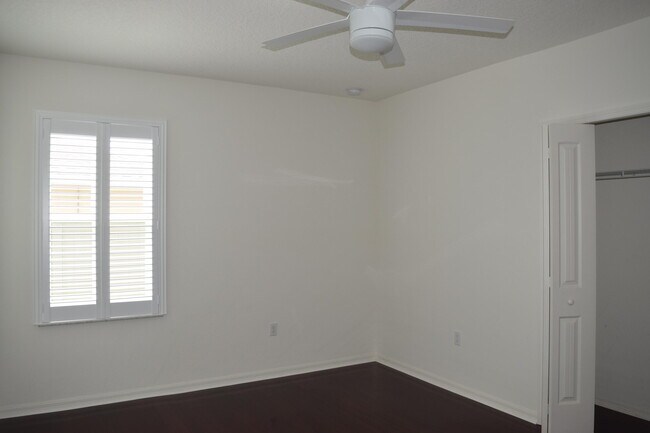 Building Photo - 901 SW Haleyberry Ave