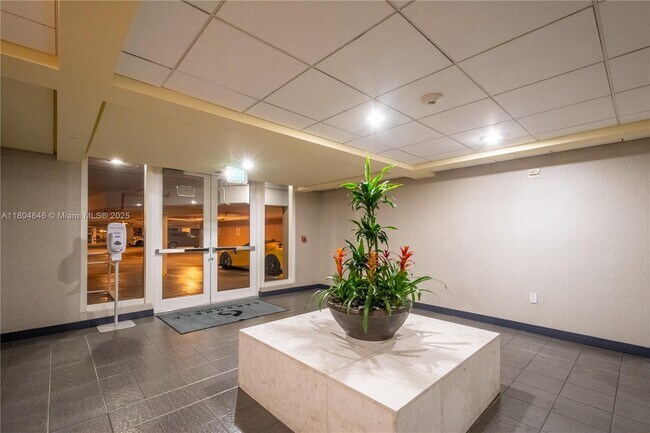 Building Photo - 901 Brickell Key Blvd