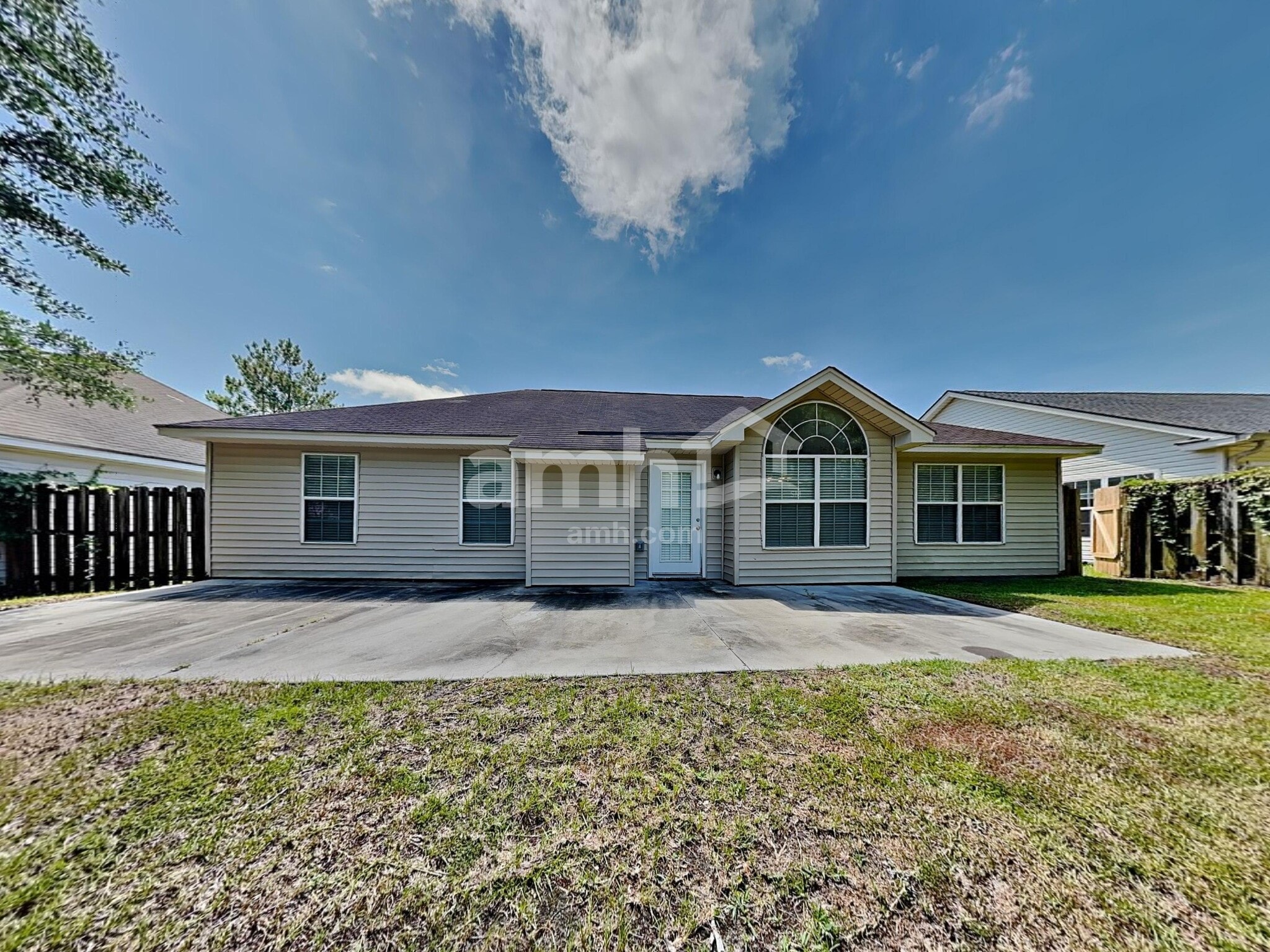 Building Photo - 139 W Tisbury Ln
