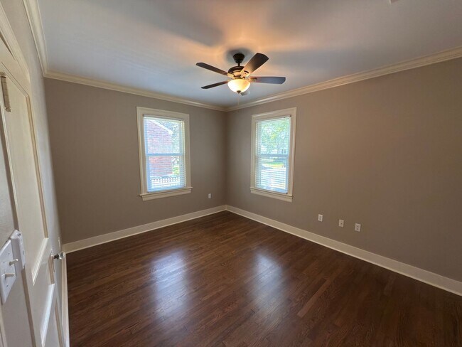 Building Photo - 3 Bed, 2 Bath Home in Southdowns - Fenced ...