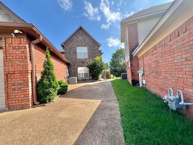 Building Photo - 6763 Blue Lake Ln